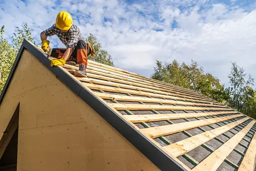 residential roofer in Downers Grove installing a roof