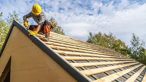 residential roofer in downers grove installing a roof